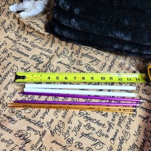 Lot of 6 knitting needles sizes vary 4 metel 2 plastic